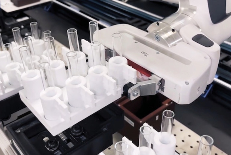 Better battery manufacturing: Robotic lab vets new reaction design strategy