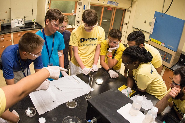 Discover Engineering 2017: Breaking in students to careers in MSE