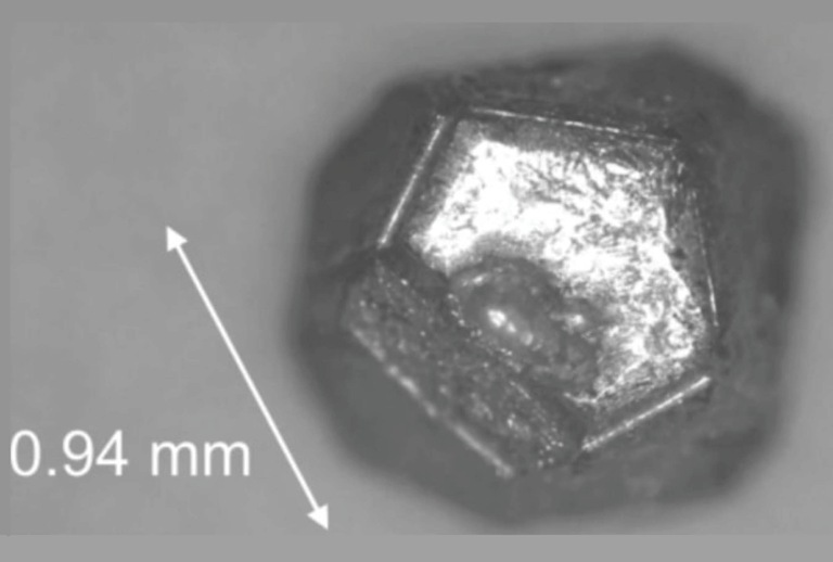 First quantum-mechanical model of quasicrystals reveals why they exist