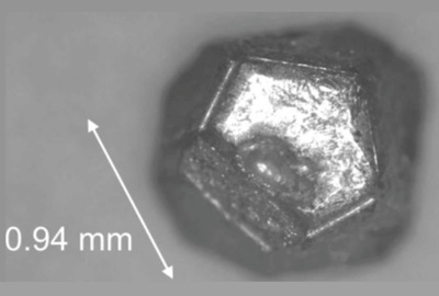 First quantum-mechanical model of quasicrystals reveals why they exist
