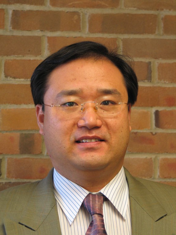 Jinsang Kim receives 2006 Jon R. and Beverly S. Holt Award