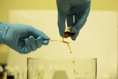 Tuteja Group Develops Superomniphobic Surfaces